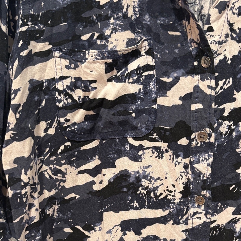 Rock & Republic Abstract Black and Cream Button Down Shirt 22 ptp buttoned - Picture 4 of 5